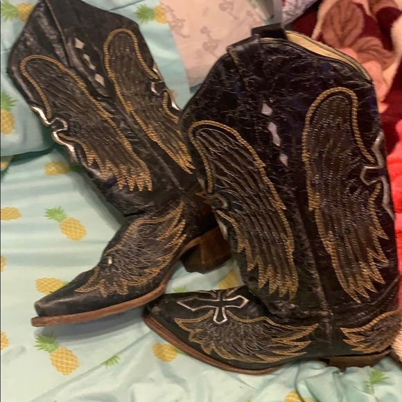 Corral Shoes - Black with gold stitching size 6 gentle used